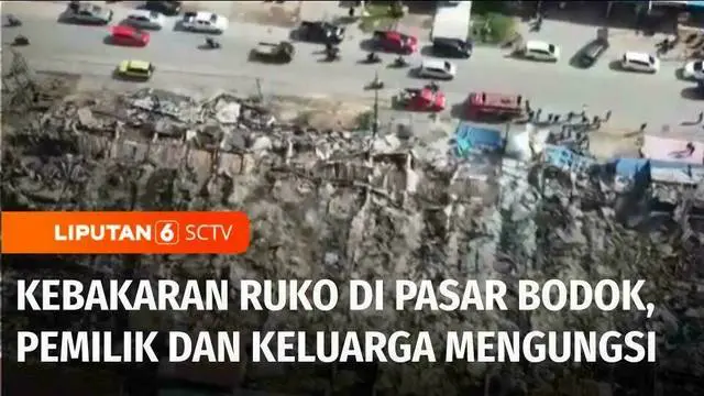 Pasca kebakaran di Pasar Bodok, Sanggau, Kalimantan Barat, puluhan warga mengungsi. Kebakaran terjadi akibat hubungan pendek arus listrik di salah satu ruko.