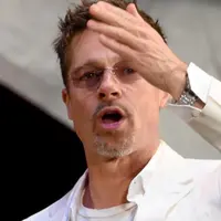 Hari ayah merupakan momen yang sangat dinantikan oleh para ayah di dunia lantaran ingin menghabiskan waktunya dengan buah hati. Namun sayangnya, hal ini tidak terjadi pada Brad Pitt. (AFP/Bintang.com)