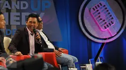Eko Patrio saat menjadi juri di program Standup Comedy Academy Indosiar, Jakarta, Senin (5/10/2015). Stand Up Comedy Academy Indosiar telah menemukan 24 comica yang akan bersaing mencari posisi pertama. (Liputan6.com/Faisal R Syam)