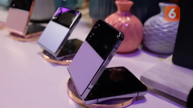 <p>Penampakan Samsung Galaxy Z Flip 4 5G. (/ Iskandar Muda)</p>