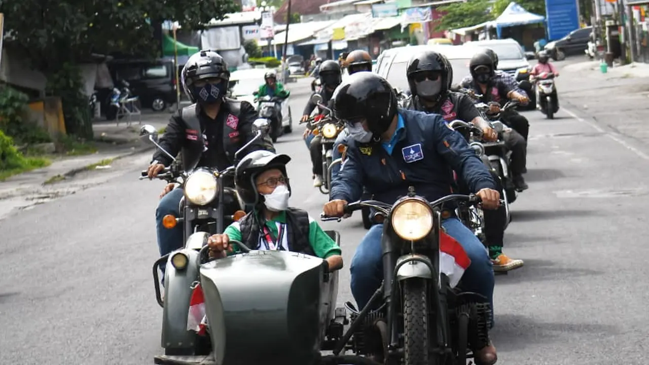 Ridwan Kamil Bonceng Legenda Pembalap Indonesia Keliling Kota Mataram