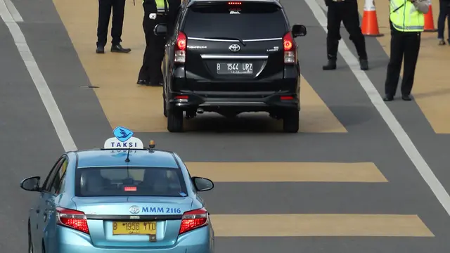 Hari Kedua Ganjil Genap, Mobil Plat Genap Berputar Balik