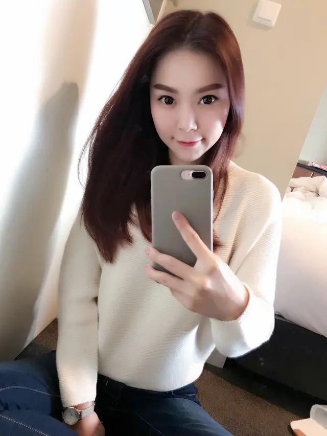 7 Potret Bella Lee, Kekasih Baru Roy Kiyoshi yang Seorang Pengusaha