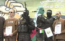 Hamas Bebaskan Tiga Sandera Israel, Penampilan Para Tawanan yang Mengejutkan Jadi Sorotan