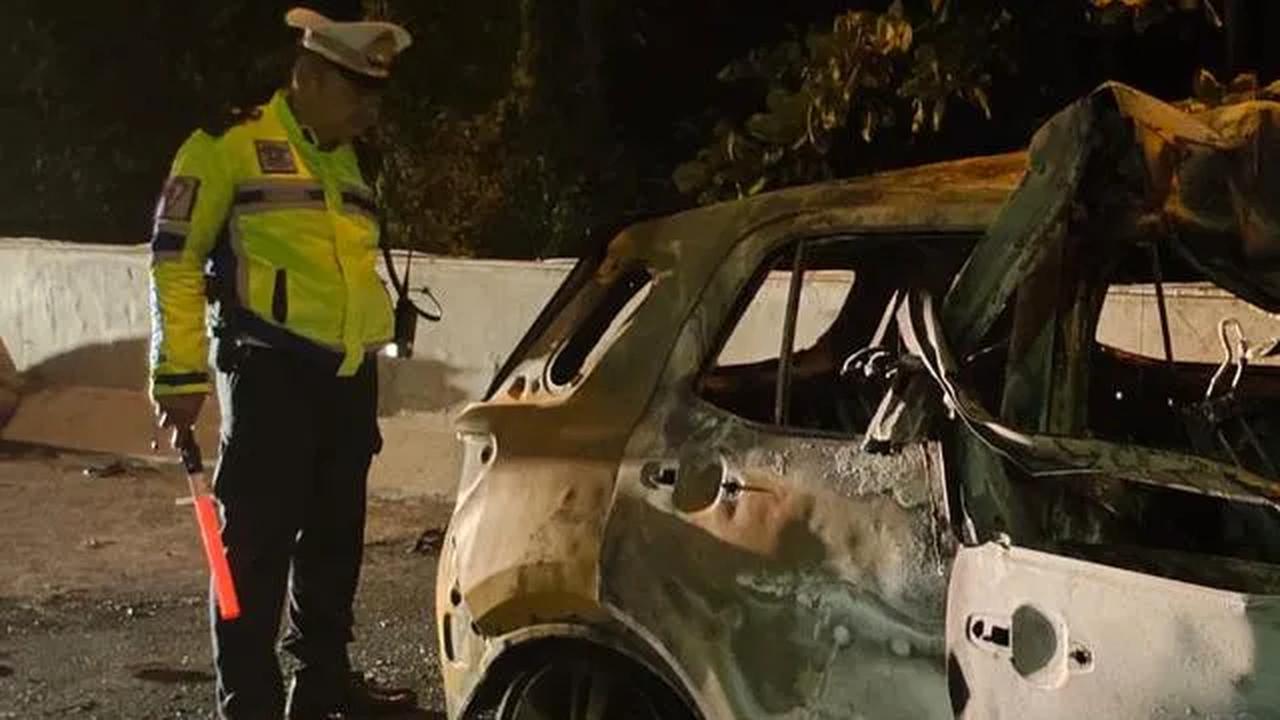 “Akan tetapi, hingga kini masih ada kendaraan bermotor yang menggunakan APAR ertekanan. Padahal APAR bertekanan di dalam mobil itu berbahaya, terutama jika APAR bertekanan itu tidak secara berkala diperiksa.”