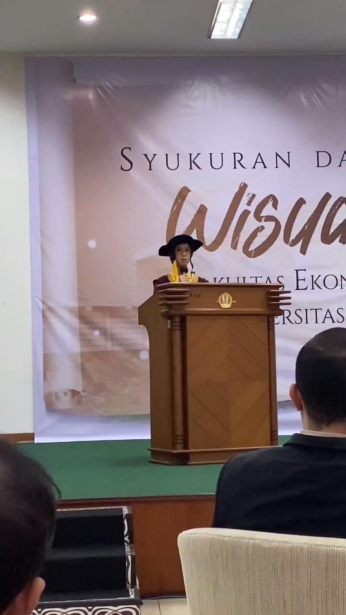 8 Potret Anak Ariyo Wahab Wisuda Tampil Cantik Berkebaya, Berhasil Wujudkan Mimpi Orang Tua