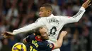 Permainan kedua tim berlangsung terbuka sejak menit pertama. Meski Real Madrid coba mengontrol pola permainan, Girona tetap memberikan perlawanan. Kedua tim bergantian menciptakan peluang. (Pierre-Philippe MARCOU/AFP)
