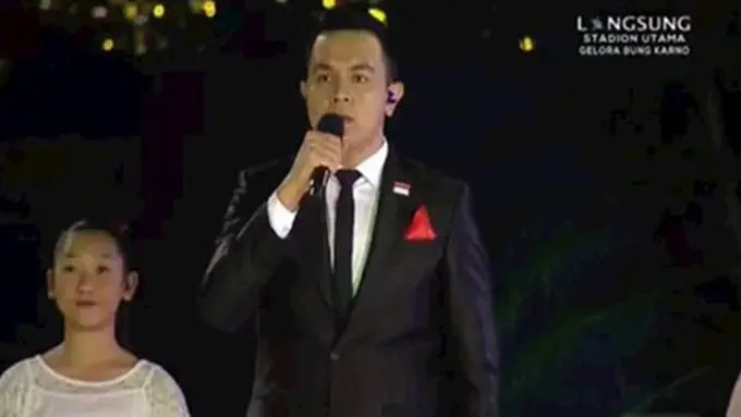 Tulus nyanyikan Indonesia Raya di pembukaan Asian Games 2018./Copyright SCTV