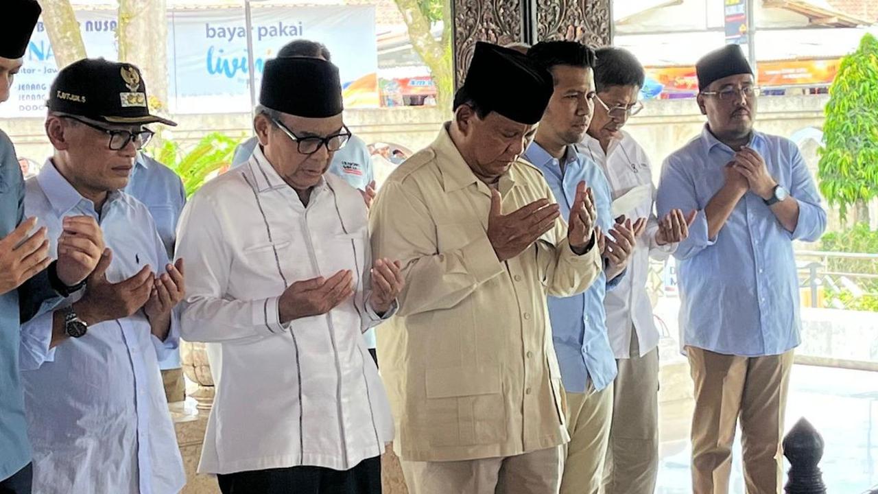 Ziarah ke Makam Bung Karno di Blitar, Prabowo: Beliau Proklamator dan Pahlawan
