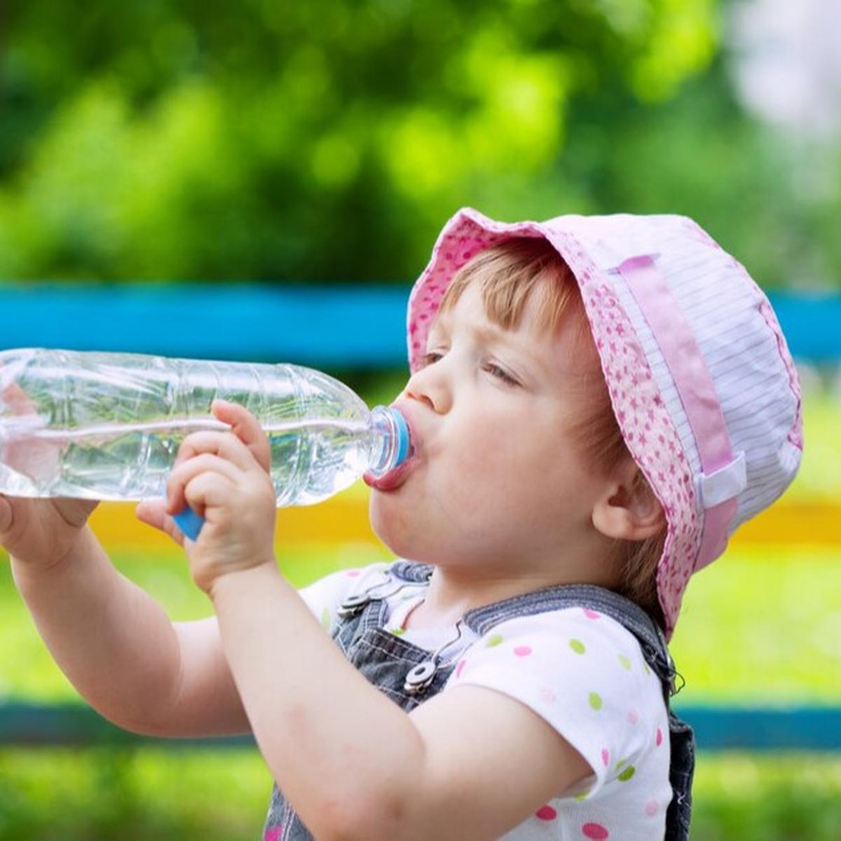 Ilustrasi Anak Minum