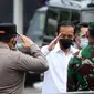 Presiden Joko Widodo saat tiba di Stasiun Bogor, Jawa Barat, Kamis (17/6/2021). Vaksinasi di Stasiun Bogor yang merupakan tempat dengan interaksi mobilitas tinggi dan wilayah aglomerasi penyangga Ibu Kota ini menyasar petugas dan pekerja stasiun serta penumpang kereta. (Liputan6.com/Herman Zakharia)