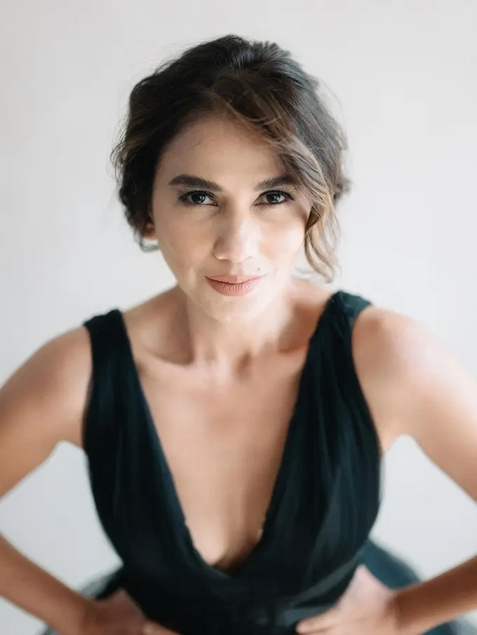 Potret Terbaru Nova Eliza di Usia 42 Tahun, Aura Seksinya Nggak Pernah Luntur