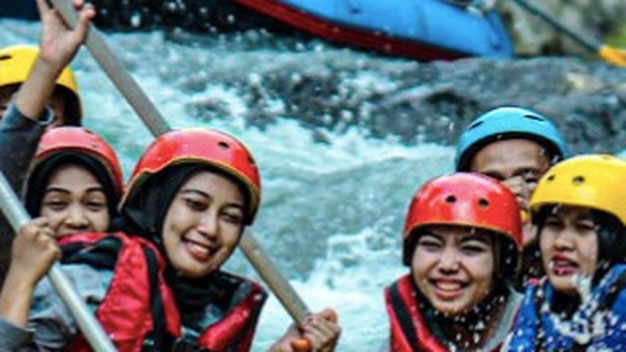 8. Rafting Sungai Comal<br>