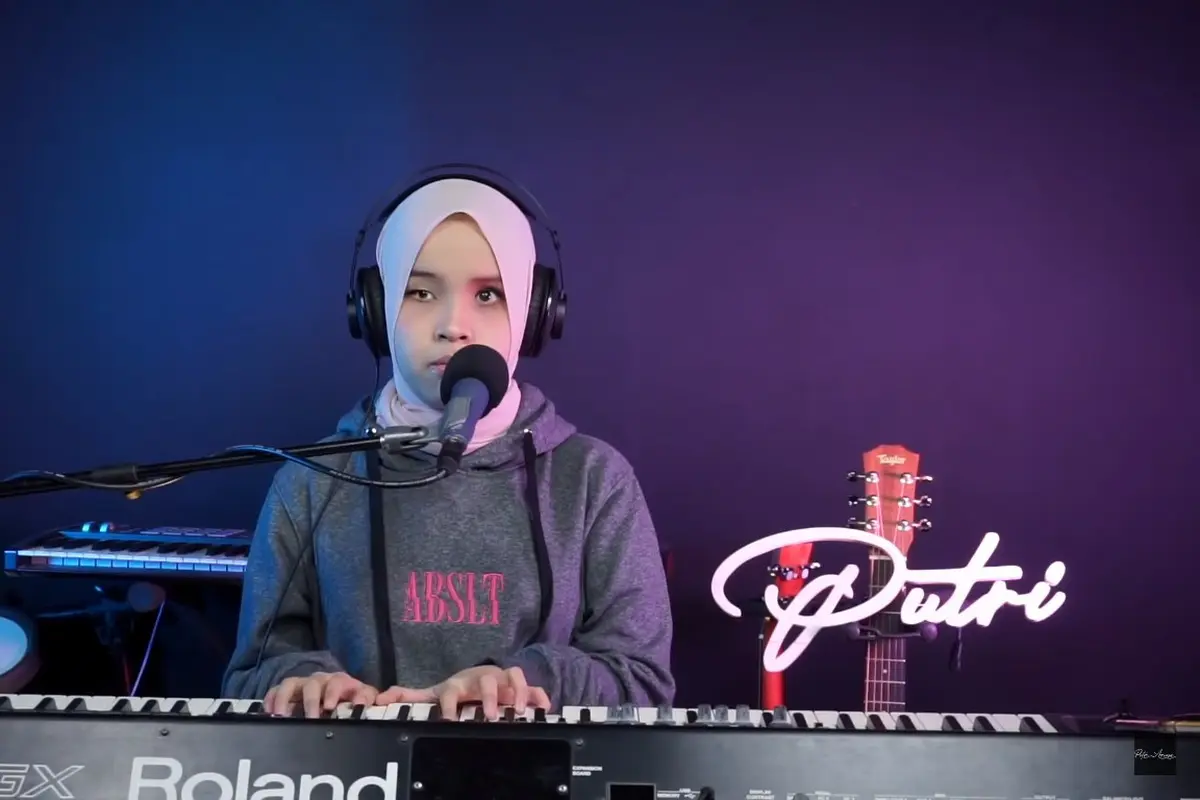 Momen Putri Ariani Membawakan Sholawat Nabi