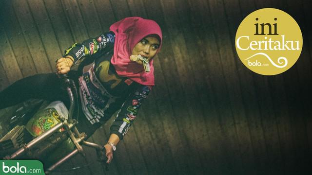 Berita video "Ini Ceritaku" yang kali ini mengisahkan seorang joki motor tong setan bernama Suci Murni. Gadis berusia 18 tahun asal Bengkalis, Riau, ini pernah menjadi atlet voli dan bahkan pernah masuk ke dalam sebuah klub. Akan tetapi, jalan hidupn...