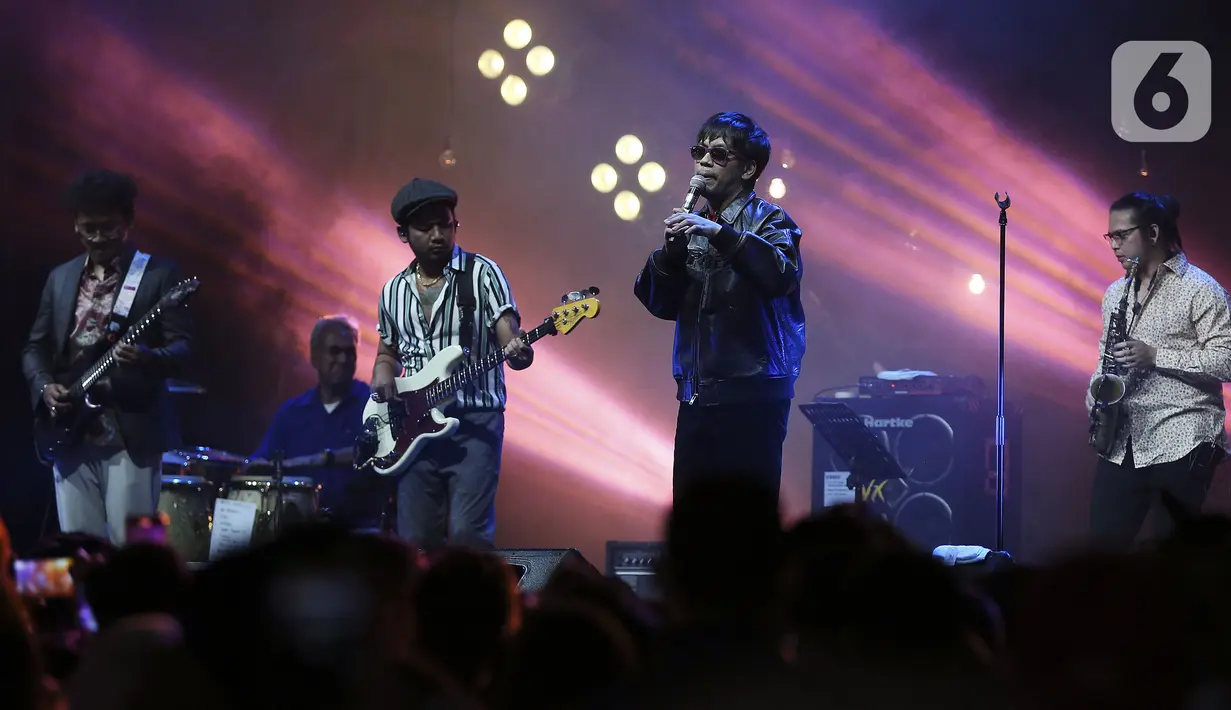 Grup band D'Masiv tampil pada hari kedua BNI Java Jazz Festival 2022 di JIExpo Kemayoran, Jakarta Pusat, Sabtu (28/5/2022). Perhelatan musik BNI Java Jazz Festival 2022 digelar pada 27-29 Mei dengan menampilkan musisi-musisi dari dalam dan luar negeri. (Liputan6.com/Johan Tallo)