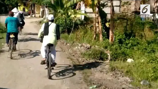 Demi bisa naik haji, 2 orang pria nekat menggunakan sepeda onthel.