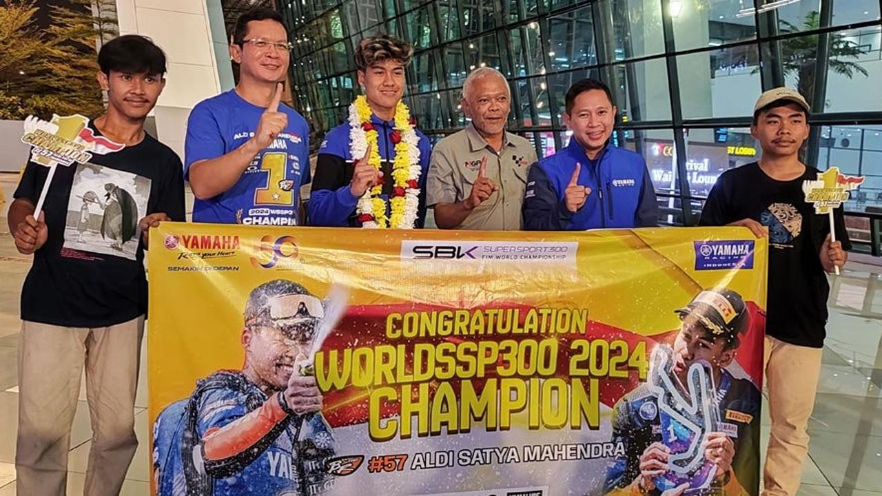 Aldi Satya Mahendra Akhirnya Pulang ke Indonesia Bawa Trofi Juara Dunia WorldSSP300 2024