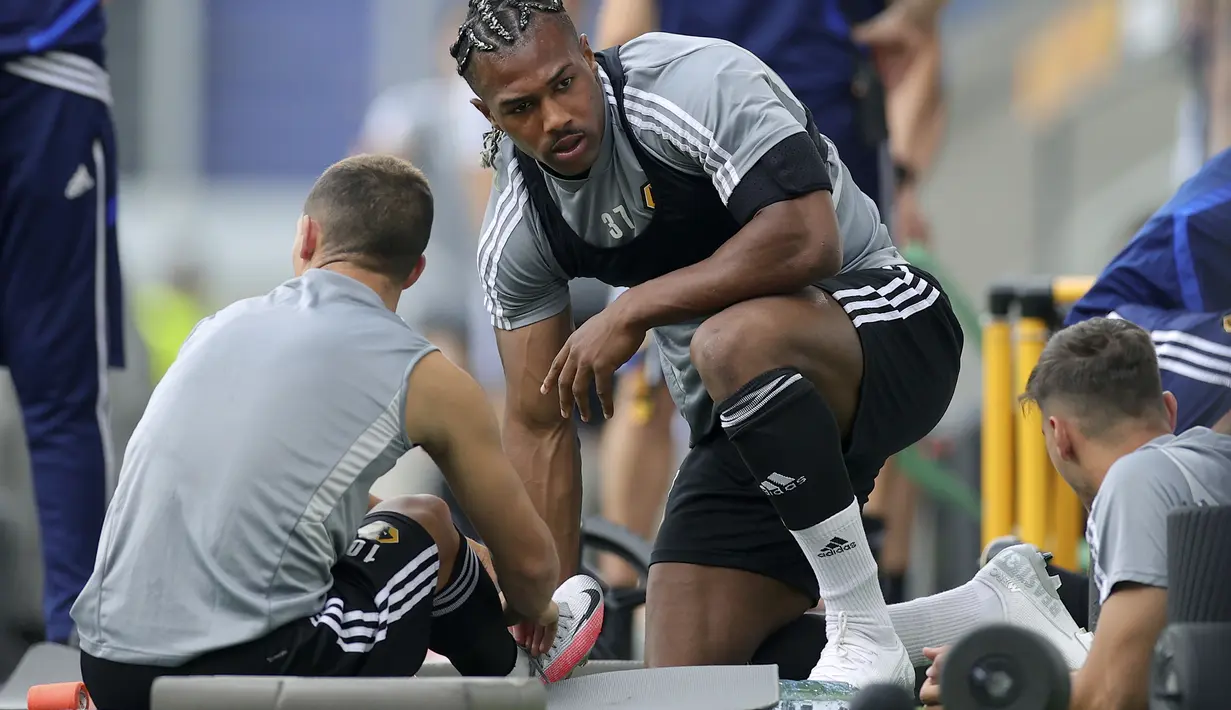 Pemain Wolverhampton Wanderers, Adama Traore saat sesi latihan di Duisburg, Jerman, Senin (10/8/2020). Wolverhampton Wanderers akan melawan Sevillla di perempat final Liga Europa. (AP Photo/Ina Fassbender)