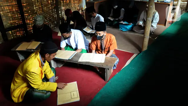 Semangat Santri Dhuafa Belajar di Pesantren Non Permanen