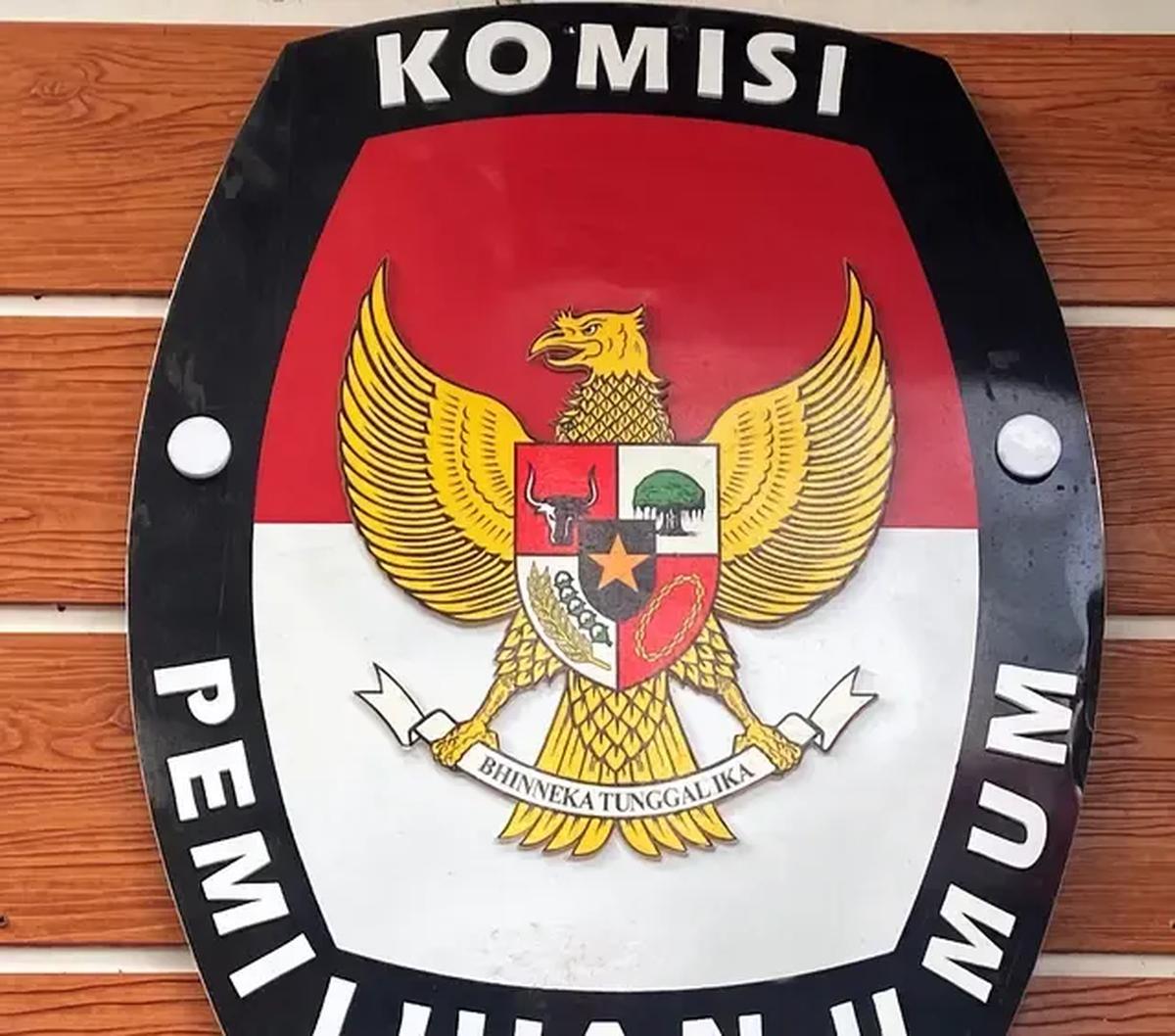 Tidak akan ada yang menyangka bahwa Namanya sudah terdaftar di Komisi Pemilihan Umum (KPU) sebagai Bakal Calon Legislatif (Bacaleg) DPRD Jawa Barat dari Partai Kebangkitan Nusantara (PKN) di daerah pemilihan (dapil) Jawa Barat 1, meliputi Kota Cimahi dan 