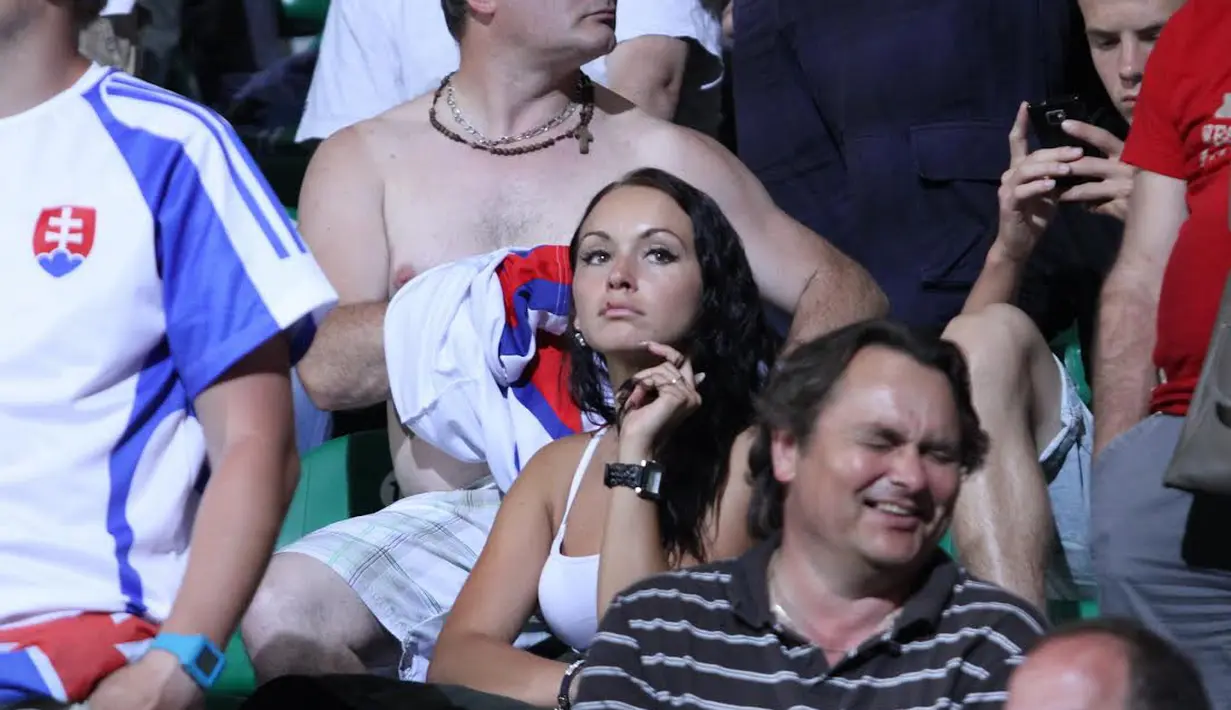 Partai Slowakia vs Makedonia kehadiran supporter cantik