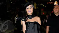 Liburan Keluar Negeri, Indah Dewi Pertiwi Cari Fashion Unik