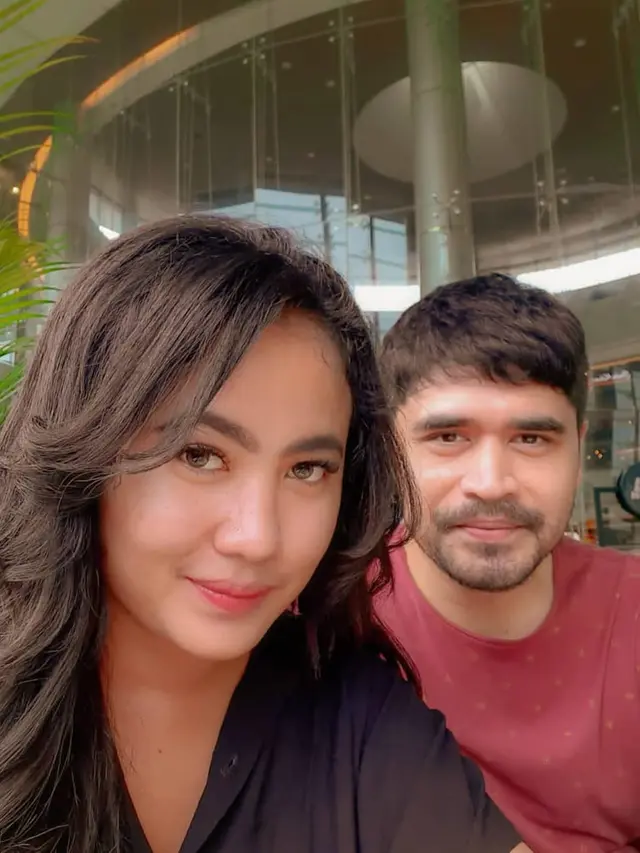 Rizky Hanggono dan Pacar Barunya