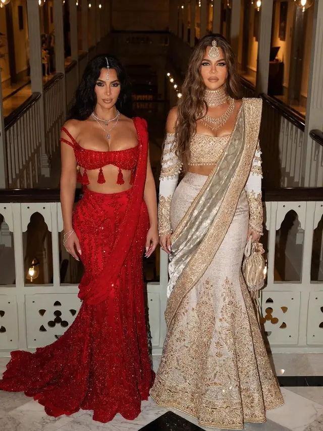 8 Gaya Kim Kardashian Pakai Perhiasan Mewah di Pernikahan Anant Ambani-Radhika Merchant, Tak Kalah Mentereng dari Pengantin