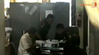 [VIDEO] Penyidik Kejaksaan Tinggi Geledah KPU Banten