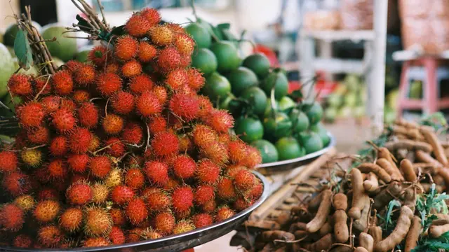 Ilustrasi Buah Rambutan/Photo by Anne Nicole on Unsplash