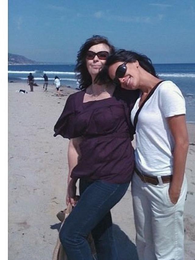 Jarang Terekspos, Ini 6 Potret Kebersamaan Sophia Latjuba dan Ibu Bulenya