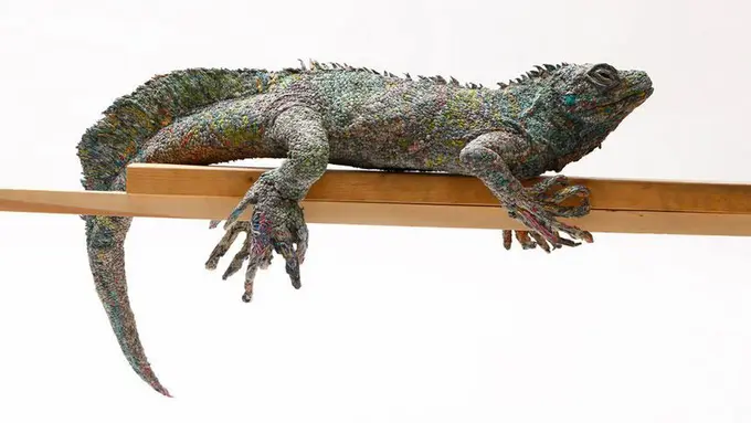 [Bintang] Dari Lintingan Koran, 6 Patung Hewan Ini Sungguh Mengagumkan!