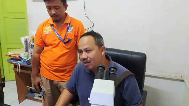 Dokter Forensik Polda Jabar, Dokter Fahmi Arief Hakim memberikan penjelasan kepada wartawan, ihwal hasil otopsi sementara kematian DS, Siswi SMPN 6 Tasikmalaya, yang ditemukan dalam gorong-gorong