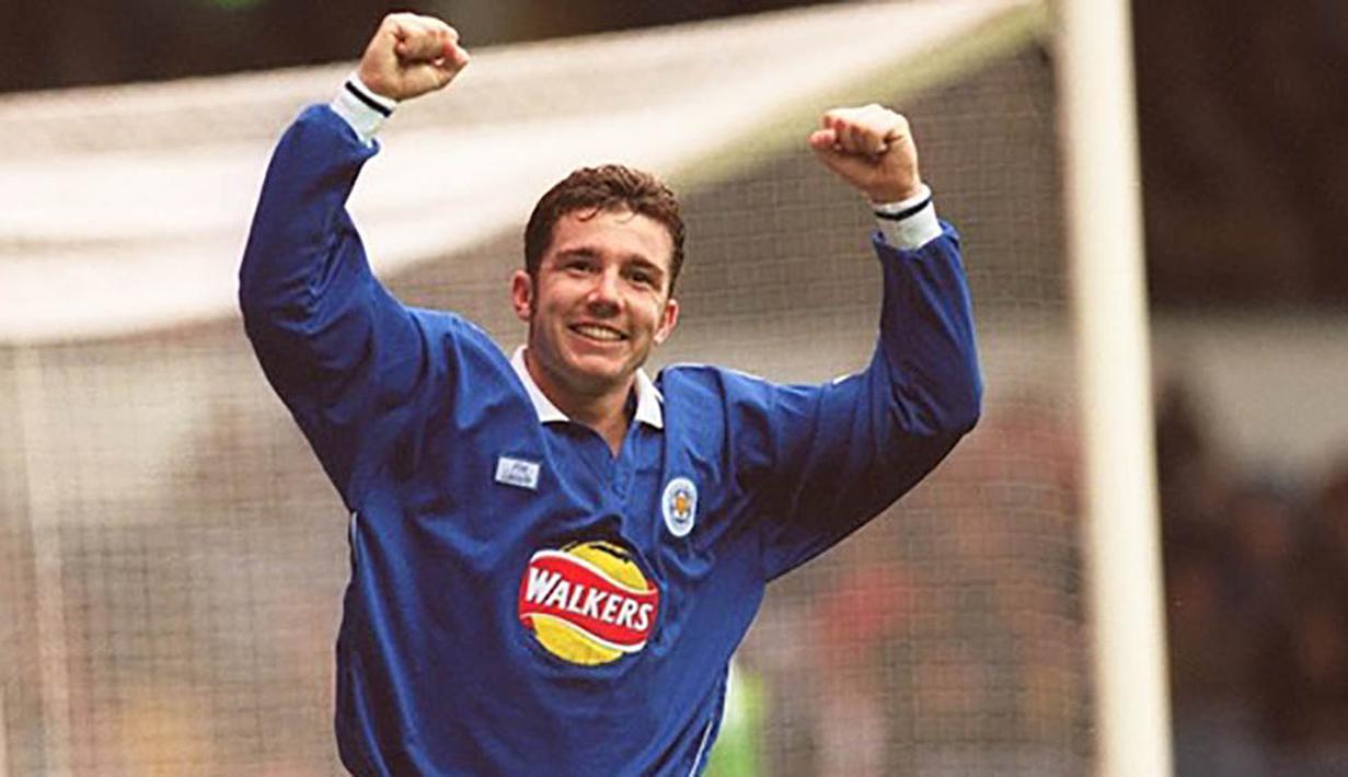5. Muzzy Izzet, mantan pemain Chelsea ini merupakan salah satu legenda di Leicester. Selama delapan musim pria Turki ini berseragam The Foxes dengan memberikan dua gelar Piala Liga di tahun 1997 dan 2000. (Bola.com/Leicestermercury.co.uk)