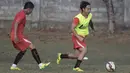 Pemain Persija, Mahadirga Lasut menggiring bola saat latihan jelang laga Piala Presiden melawan Persita di Lapangan Trisakti, Bali, Rabu (2/9/2015). (Bola.com/Vitalis Yogi Trisna) 