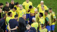 Pelatih Timnas Brasil, Tite, mundur dari jabatannya usai Tim Samba tersingkir dari Piala Dunia 2022. Neymar dan kawan-kawan harus mengubur mimpinya untuk merengkuh gelar juara dunia untuk kali keenam usai kalah dari Kroasia. (AP/Alessandra Tarantino)