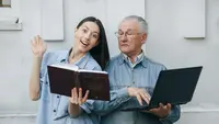 8 Kebiasaan Generasi Tua yang Sering Bikin Gen Z Geleng Kepala
