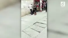 Pria di Guangdong, China, mendapat ganjaran saat tengah menganiaya tunawisma.