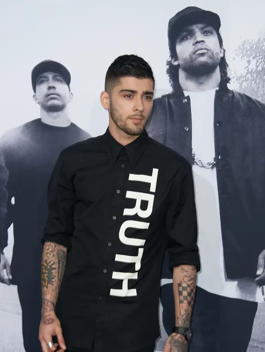 "Apa salahnya jika diriku menjalani keduanya sekaligus, aku selalu menikmati apapun yang menurutku itu baik, kenapa tidak?" sambung pelantun Pillowtalk. (AFP/Bintang.com)