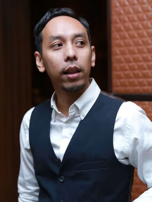 Menurut Pongki, sudah saatnya penggemar musik kembali kepada zaman di mana bentuk fisik seperti kaset masih beredar. Kala itu, para pecinta musik tidak tahu apa yang akan disuguhkan musisi namun mereka rela mencari karyanya. (Galih W. Satria/Bintang.com)