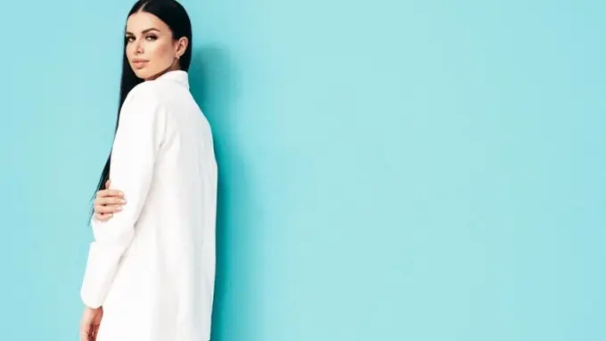 Blus Tunik (credit: halayalex/freepik)
