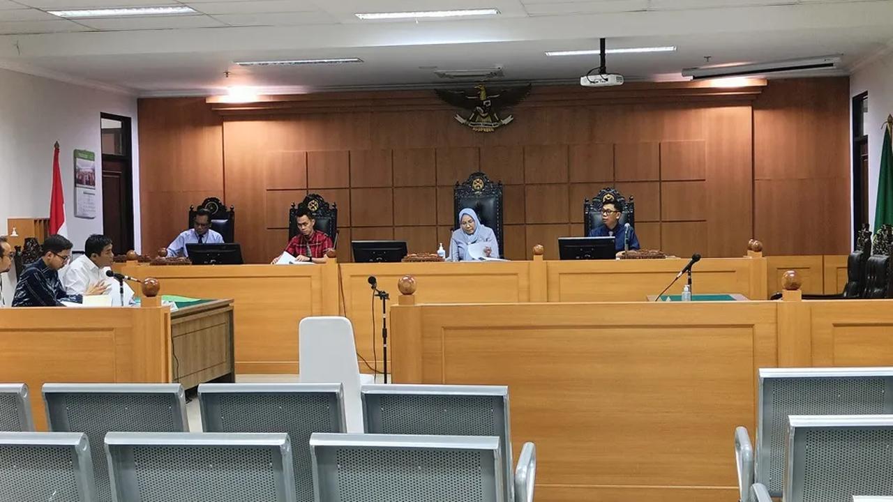 Meskipun berkas permohonan Denny Indrayana telah disampaikan kepada Majelis Hakim PTUN secara langsung, kubu Anwar Usman menyebut tetap akan berpegang teguh kepada hakim yang menangani perkara tersebut.<br>