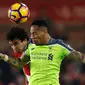 Duel antara pemain Liverpool, Nathaniel Clyne, dan pemain Middlesbrough, Fabio, dalam lanjutan Premier League di Stadion Riverside, Middlesbrough, Rabu (14/12/2016) waktu setempat. (Action Images via Reuters/Ed Sykes)