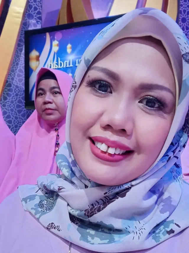 Potret Terbaru Elly Sugigi Berhijab (sumber: instagram/@ellysugigi_real_)