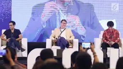 CEO & Founder Go Jek Nadiem Makarim (kiri), Head Of Digital Banking Bank BTPN Peterjan Van Nieuwenhuizen (tengah) dan CEO Bitcoin Indonesia Oscar Darmawan saat menjadi pembicara GMIC 2017 di ICE BSD,Tangsel, Selasa (25/9). (Liputan6.com/Angga Yuniar)