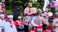 Kelompok musik hadrah atau kasidah moderen, kesenian khas Kabupaten Batang.