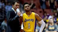 Pelatih LA Lakers, Luke Walton, menggunakan metode berbeda dalam memimpin anak asuhnya di kancah NBA. (LA Times)