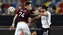 Gelandang Jerman, Emre Can (kanan) berebut bola dengan gelandang Latvia, Aleksejs Saveljevs dalam laga uji coba menjelang Euro 2020 (Euro 2021) di Merkur Spiel Arena, Duesseldorf, Senin (7/6/2021). Jerman menang 7-1 atas Latvia. (AFP/Odd Andersen)