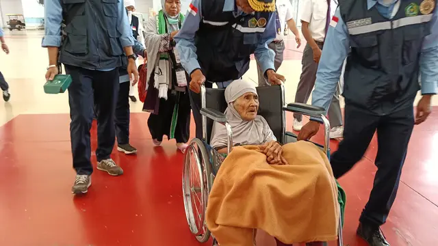 Perjalanan Istimewa Mbah Sumbuk Jemaah Haji Tertua 2025 di Tanah Suci Setelah Mendaftar Sejak 2019